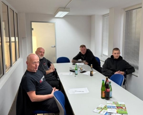 LA-GKS-Servicetechniker werden vom Hersteller von Profispülmaschinen aus Italien von Robert Simon / Country Manager von Colged Deutschland persönlich geschult... Hier in der Theorie und später im Detail in der Praxis...