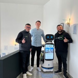 Das LA-GKS Team freut sich in Zukunft die Keenon Robotertechnik der Gastronomie und Hotellerie näher zu bringen...