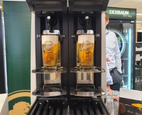 Hoshizaki bietet seit über 70 Jahren Topqualität und zahlreiche Innovationen. Hier zu sehen die automatisierte Zapfanlage, welche auf Knopfdruck für perfekt gezapfte Biergläser sorgt...