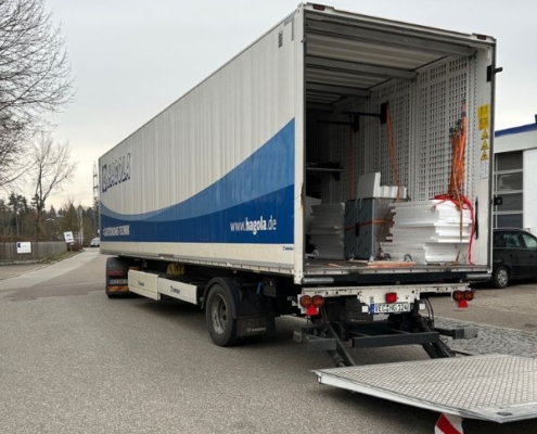 Hagola bietet als einer der ganz wenigen Lieferanten von Gastronomiebedarf einen direkten Lieferdienst ab Werk mit eigenem Fuhrpark... So werden Transportschäden nahezu ausgeschlossen bzw. minimiert und schneller und termingerecht kommt die Ware an... Klasse Service passend zu Landauer Grossküchenservice...