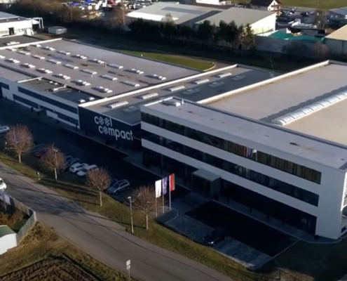 Eine Ansicht von schräg oben auf die Zentrale des Herstellers Cool Compact Kühlgeräte GmbH in Grosselfingen - Baden-Württemberg... Die Marke Cool Compact steht für beste Qualität aus deutscher Fertigung u.a. für die Gastronomie und Großküche...