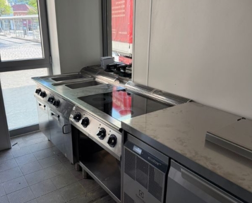 Hier im Bild Electrolux Großküchentechnik für ein italienisches Gastronomiekonzept in 97838 Marktheidenfeld / Unterfranken am Main. Die Niederlassung Landauer Grossküchenservice hat hier eine Gastronomieküche modernisiert mit neuester Großküchentechnik aus Hause Electrolux. Ihr Großküchenservice Würzburg und Umgebung von LA-GKS verhilft auch Ihnen zu einer zeitgemäßen Profiküche...