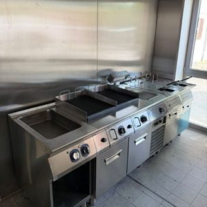 Hier eine Küchenzeile in einem Cafe - Restaurant mit italienischem Flair direkt in Sichtweite des Main. Geplant und gebaut vom Landauer Großküchenservice Würzburg im Frühjahr 2025...