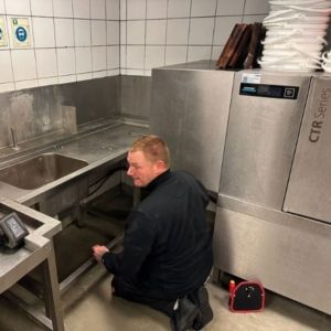 Landauer Grossküchenservice durfte bei einer Winterhalter kompakten Korbtransportmaschine aus der CTR-Serie den Zulauftisch austauschen bzw. erneuern...