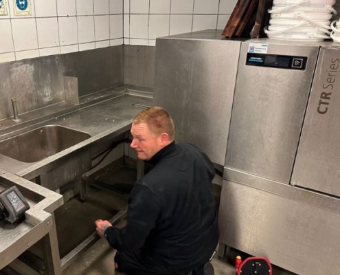 Landauer Grossküchenservice durfte bei einer Winterhalter kompakten Korbtransportmaschine aus der CTR-Serie den Zulauftisch austauschen bzw. erneuern...