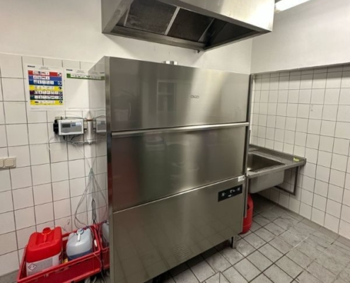 Geschirrspülmaschine für Töpfe und Küchenwerkzeuge von Colged. Gerätespülmaschine oder Topfspülmaschine sind ebenso verbreitete Namen für solch eine Spültechnik...