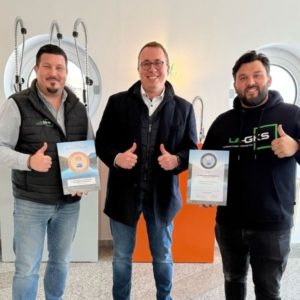LA-GKS ist Marken-Partner und ein von Meiko autorisierter Servicepartner wie die beiden Urkunden belegen... Hier im Bild Inhaber Johannes Landauer, Betriebsleiter Maximilian Binderberger und Meiko-Repräsentant Florian Speck bei der Übergabe Zertifikate rund um die Welt der Meiko Geschirrspülmaschinen...