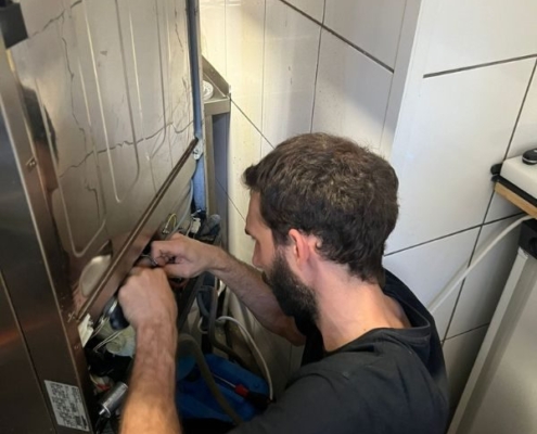 Reparatur Winterhalter Spülmaschine durch Techniker von Landauers Grossküchenservice...