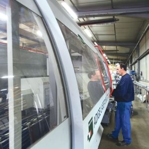 Hier ein Einblick in die moderne Tournus Equipement Fabrik... Hier in der Produktion wird die Ausstattung für Großküchen aus CNS angefertigt...