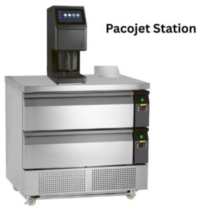 Hier im Bild ist eine Pacojet-Station zu sehen. Spart in der Großküche etc. viele Laufwege zu den Gefriermöbeln etc., da alles an einer Stelle untergebracht ist.