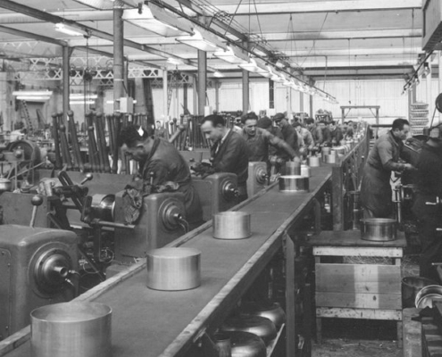 Bilder der Vergangenheit - So wurde hier Küchenequipment in und aus Tournus vor vielen Jahrzehnten gefertigt...