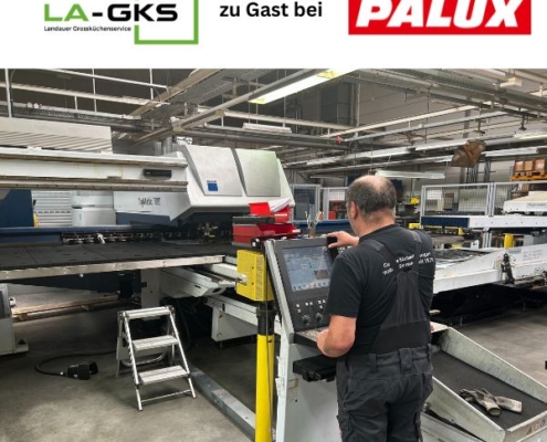 Hier im Palux-Werk mit einem Palux-Mitarbeiter an einer Trumpf-Produktionsanlage durften wir ein Foto schießen... Top-Qualität für die Großküchen dieser Welt kommt aus dem Süden von Deutschland...