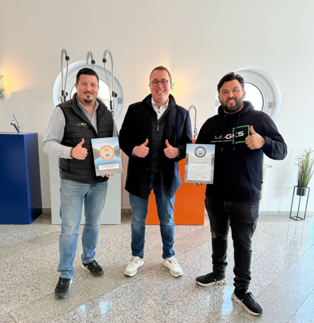 Ausgezeichnet!🏅🤩

Wir freuen uns riesig über die offizielle Auszeichnung von MEIKO als Markenpartner und autorisierter Servicepartner!

Diese Anerkennung bestätigt unsere Kompetenz, unser Engagement und die enge Zusammenarbeit mit einem der führenden Hersteller in der Spültechnik.💦

Wir sagen Danke für das Vertrauen – und freuen uns auf viele weitere gemeinsame Projekte!

#LA_GKS #MEIKO #Auszeichnung #Markenpartner #Servicepartner #Spültechnik #GastroProfi #Teamwork #Partnerschaft #ZukunftGestalten