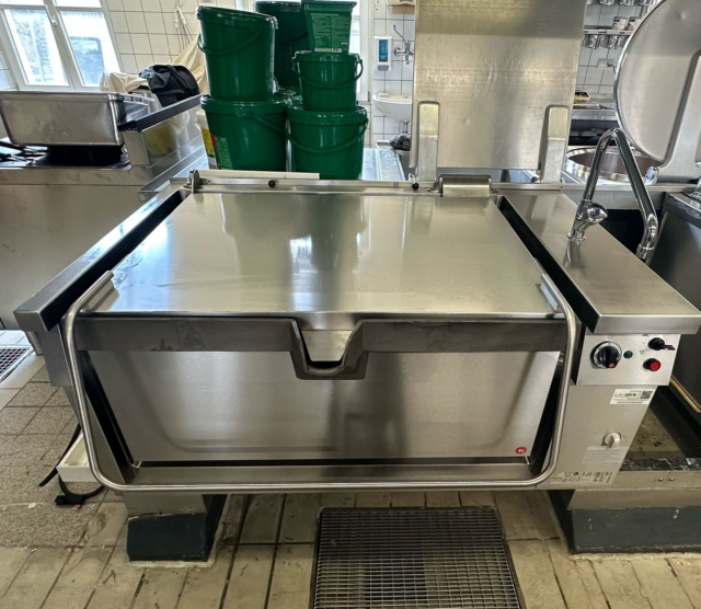 Eine Neue Kippbratpfanne für unseren Kunden in Eichstätt!🤗

Diese Woche durften wir eine brandneue Kippbratpfanne bei einem unserer Kunden in Eichstätt liefern und montieren. 🤩
Ein weiterer Schritt in Richtung moderner, effizienter Küchentechnik!

Vielen Dank für das Vertrauen – wir wünschen viel Freude mit der neuen Technik und gutes Gelingen bei allen kommenden Gerichten!🙏

#LA_GKS #Projektupdate #Kippbratpfanne #Küchentechnik #Eichstätt #GastroProfi #Montage #NeuesGerät #Gastroausstattung