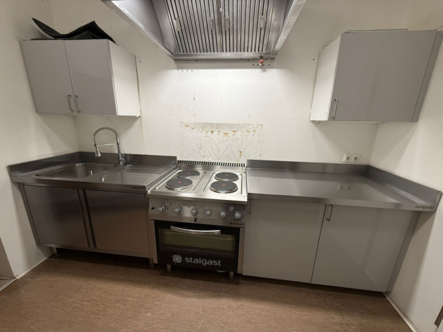 Frischer Wind in der Küche!

Die Küche eines # Boarding Houses erstrahlt nach dem Umbau in neuem Glanz – modern, funktional und einladend!Es folgt nur noch eine wandverkleidung und Sockelblenden. 
LA-GKS, ihr zuverlässigen Partner für professionelle Umbauten und erstklassige Handwerksarbeit.

Ob Sanierung, Umbau oder Komplettlösung – mit LA-GKS wird jedes Projekt ein Erfolg!

#Umbau #Küchenrenovierung #BoardingHouse #LAGKS #Handwerk #Renovierung #Innenausbau #ZuverlässigerPartner #ModernLiving