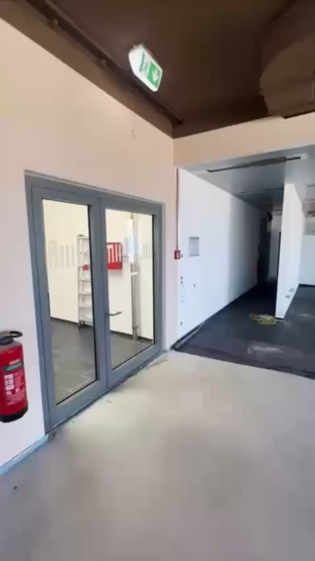 ✅ Projekt erfolgreich abgeschlossen! 💪🍽️
Unsere neue Betriebskantinen-Küche ist fertig – und was für ein Upgrade! 🔧✨

🚿 Neue Spülküche
👨‍🍳 Moderne Küchenzeile
❄️ Arbeitsflächen mit integrierten Kühlmöglichkeiten
🔥 Hochwertige Rational- & Ambachgeräte
🧊 Cool Compact Kühlgeräte
🔩 Robuste Gastrolupe Edelstahlmöbel hergestellt von unserem Partner Stalgast

Und das Beste:
🔜 Essensausgabe in Phase 2 folgt in Kürze!
Mit stylischem Marmor-Dekor & edler schwarzer Marmorplatte 🖤🪨
Kühl- & Wärmeeinheiten sorgen bald für eine perfekte Ausgabe! 🍛❄️♨️

Wir freuen uns riesig über das Ergebnis & danken unserem Kunden für das Vertrauen! 👏🙌

#Küchenbau #Betriebskantine #Projektfertigstellung #Gastronomie #Küchentechnik #MarmorStyle #Rational #Ambach #Gastrolupe #teamwork