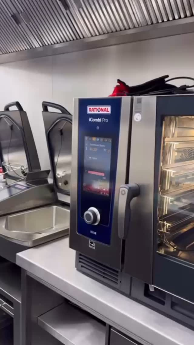 RATIONAL Live Event – ein voller Erfolg!🙏👨‍🍳

Bis auf den letzten Platz ausgebucht, voller Begeisterung, Inspiration und Genuss. 🤌
Unsere Kundinnen und Kunden durften nicht nur staunen, sondern auch selbst Hand anlegen – und das Ergebnis: eine wahre kulinarische Reise für alle Sinne.

Ein riesiges Dankeschön an RATIONAL für die tolle Zusammenarbeit und natürlich an unsere großartigen Gäste, die diesen Nachmittag so besonders gemacht haben.🙏🫶

Die Eröffnung unserer neuen Showküche? Besser hätte sie nicht laufen können!
Wir freuen uns auf viele weitere genussvolle Events mit euch!🥂

#Rational #LiveEvent #Showküche #Kocherlebnis #Genussmomente #EventHighlight #KochenMitLeidenschaft