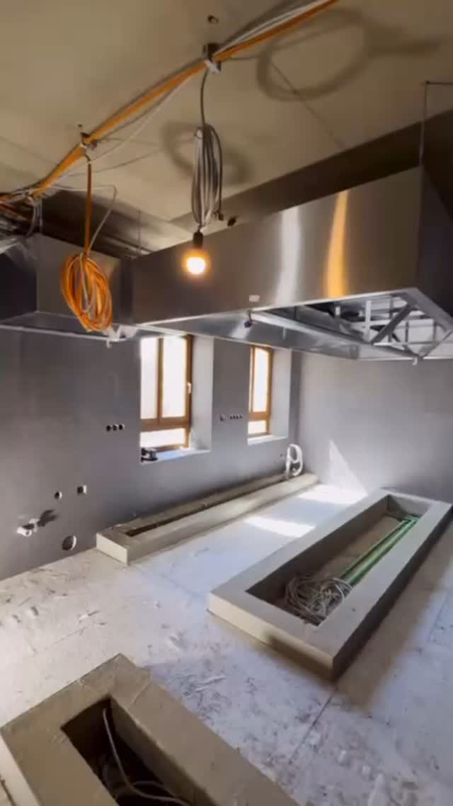 ✨ Neues Küchenprojekt in Dorfen abgeschlossen! ✨

Für unser neuestes Projekt durften wir die Spülküche, die Hauptküche und Teile der Bar realisieren – mit hochwertigen Komponenten von LA-GKS. 💪🔥

✅ Funktionalität trifft auf modernes Design
✅ Optimale Abläufe für den Gastro-Alltag
✅ Maßgeschneiderte Lösungen bis ins Detail

Vielen Dank an alle Beteiligten – das Ergebnis kann sich sehen lassen! 👏

#Küchenbau #Dorfen #GastroKüche #Spülküche #BarDesign #LAGKS #GastroAusbau #Projektfertig #QualitätvomProfi