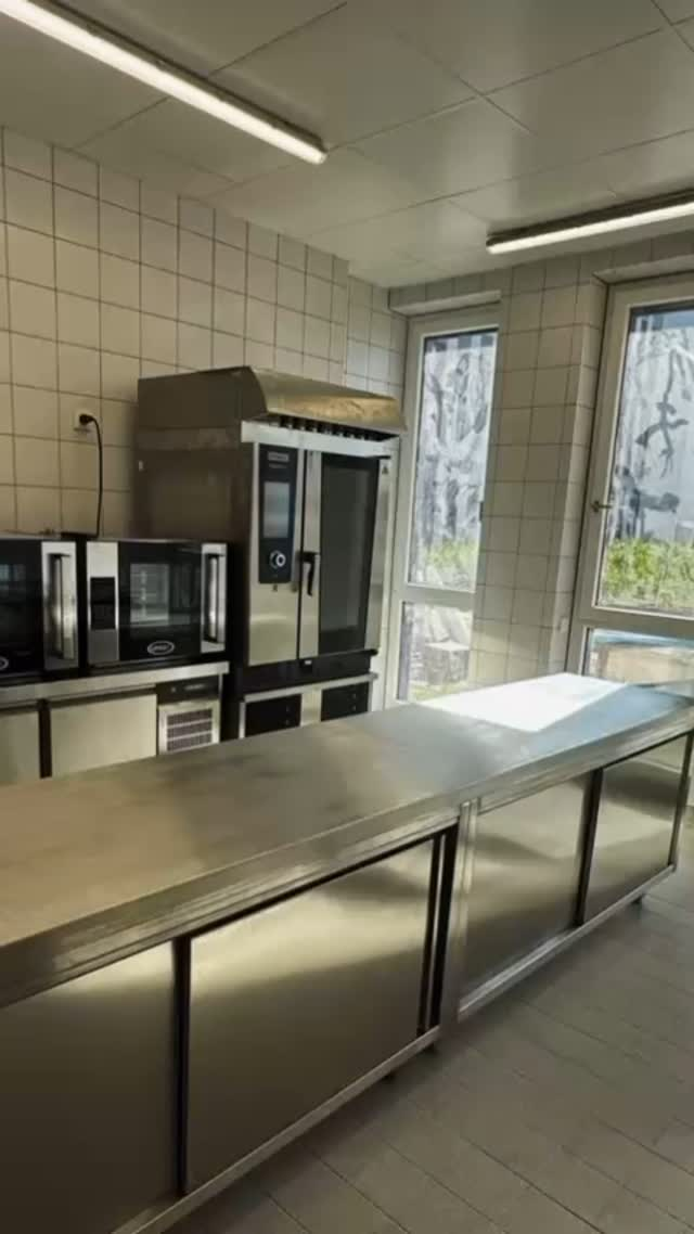 📍Neueröffnung in Berlin!
Ein weiteres erfolgreiches Projekt von LA-GKS – dieses neue Hotel wurde mit topmoderner Gastro-Technik ausgestattet. 💪✨

✨ Neu gebaut:
▪️ Küche
▪️ Spülküche
▪️ Bar
▪️ Buffet

Mit Geräten und Ausstattung von Chromonorm, Rational, Unox, Hagola, Scholl, Stalgast, Gastrolupe Edelstahl u. v. m. – Qualität, die man sieht und schmeckt. 🔧🍽️

Wir sind stolz, dieses Projekt als LA-GKS umgesetzt zu haben – von der Planung bis zur Realisierung! 🛠️

#LA_GKS #HotelBerlin #GastroProfi #Kücheneinrichtung #GastroBerlin #Neueröffnung #Projekteinblick #Chromonorm #Unox #Rational #Hagola #Stalgast #Gastrolupe #Küchentechnik #Objektbau